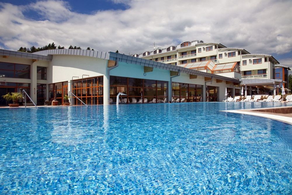 Hotel Wellness & Kaskady Sliac